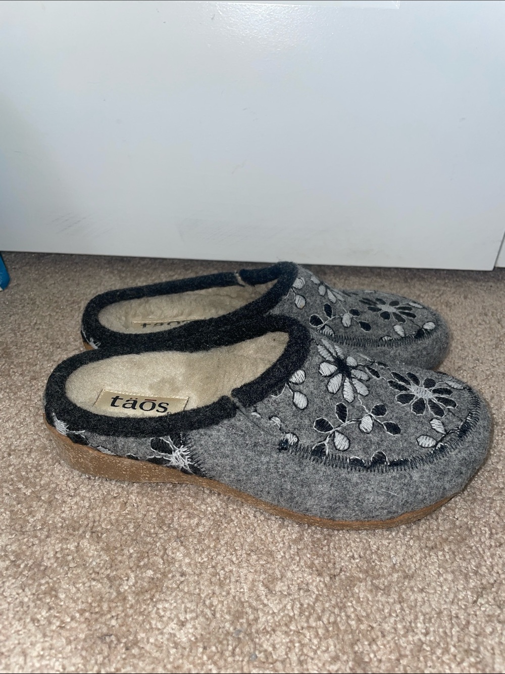 Taos Woolderness 2 Grey Floral embroidered Felt Slip-On Clogs
